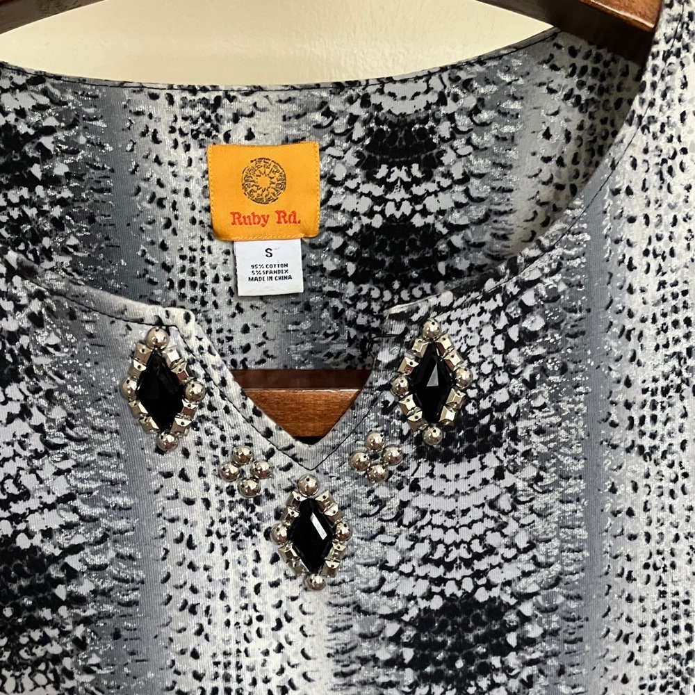 Ruby Rd. Black And Gray Patterned Blouse - image 3